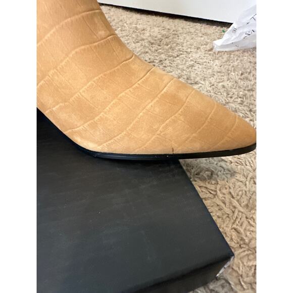 Kendall & Kylie Camel Colored Faux Leather Pointed Toe Chelsea Boots Size 8.5 - Picture 5 of 12